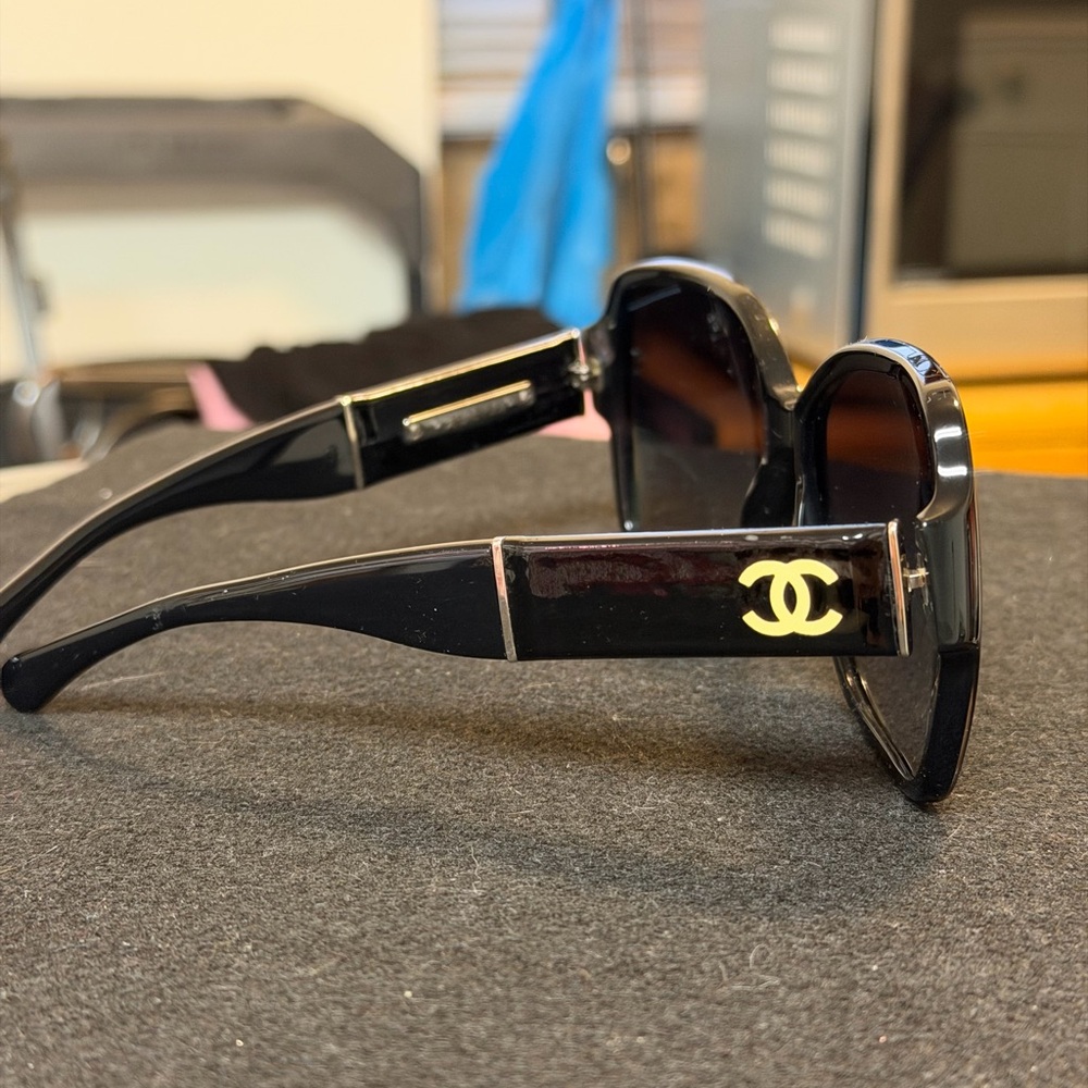CHANEL Black Sunglasses - Picture 2 of 8